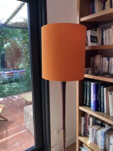 Abat-jour cylindrique en lin orange vif de grande taille sur mesure